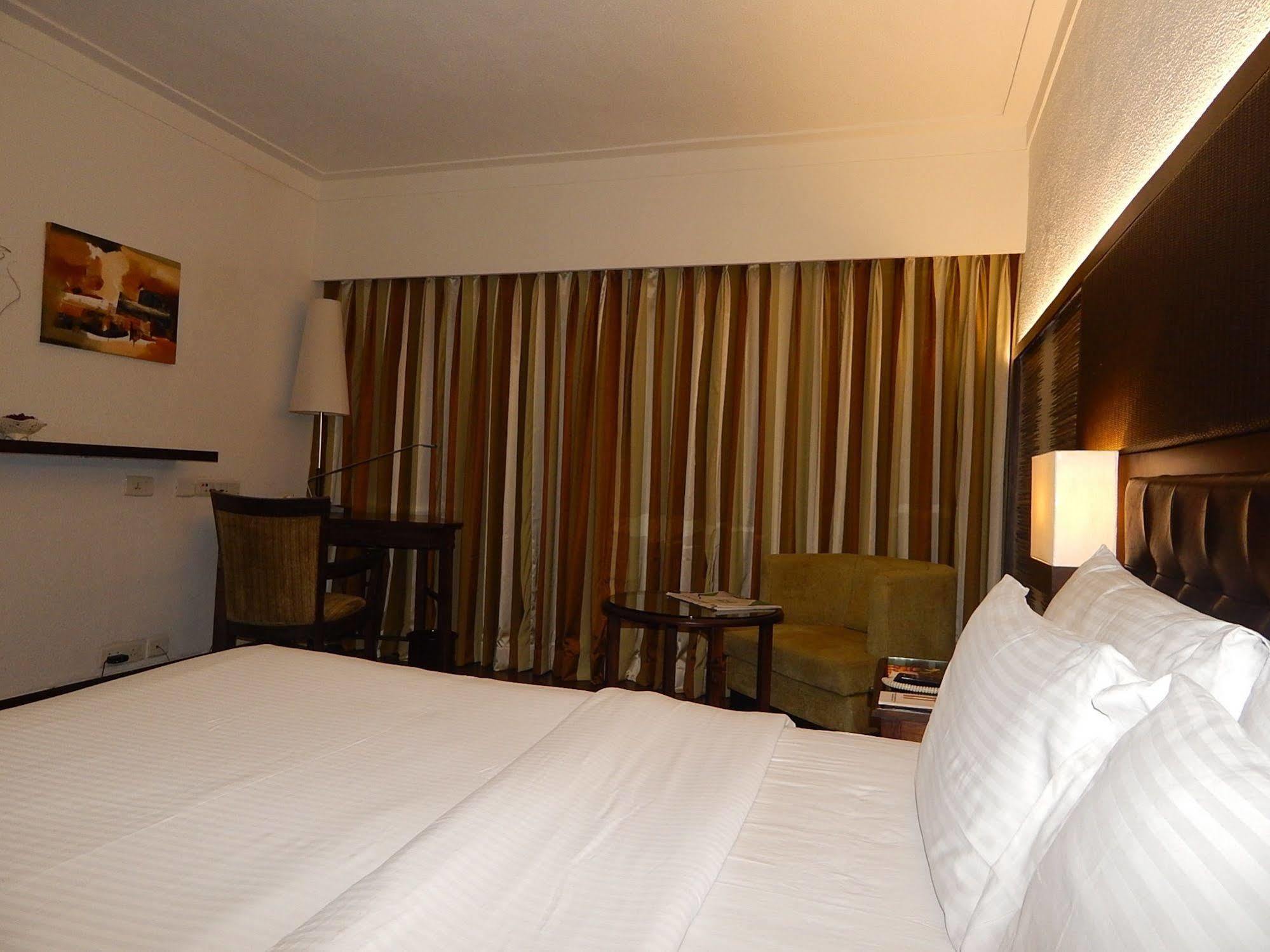 The Central Park Pune Exterior foto